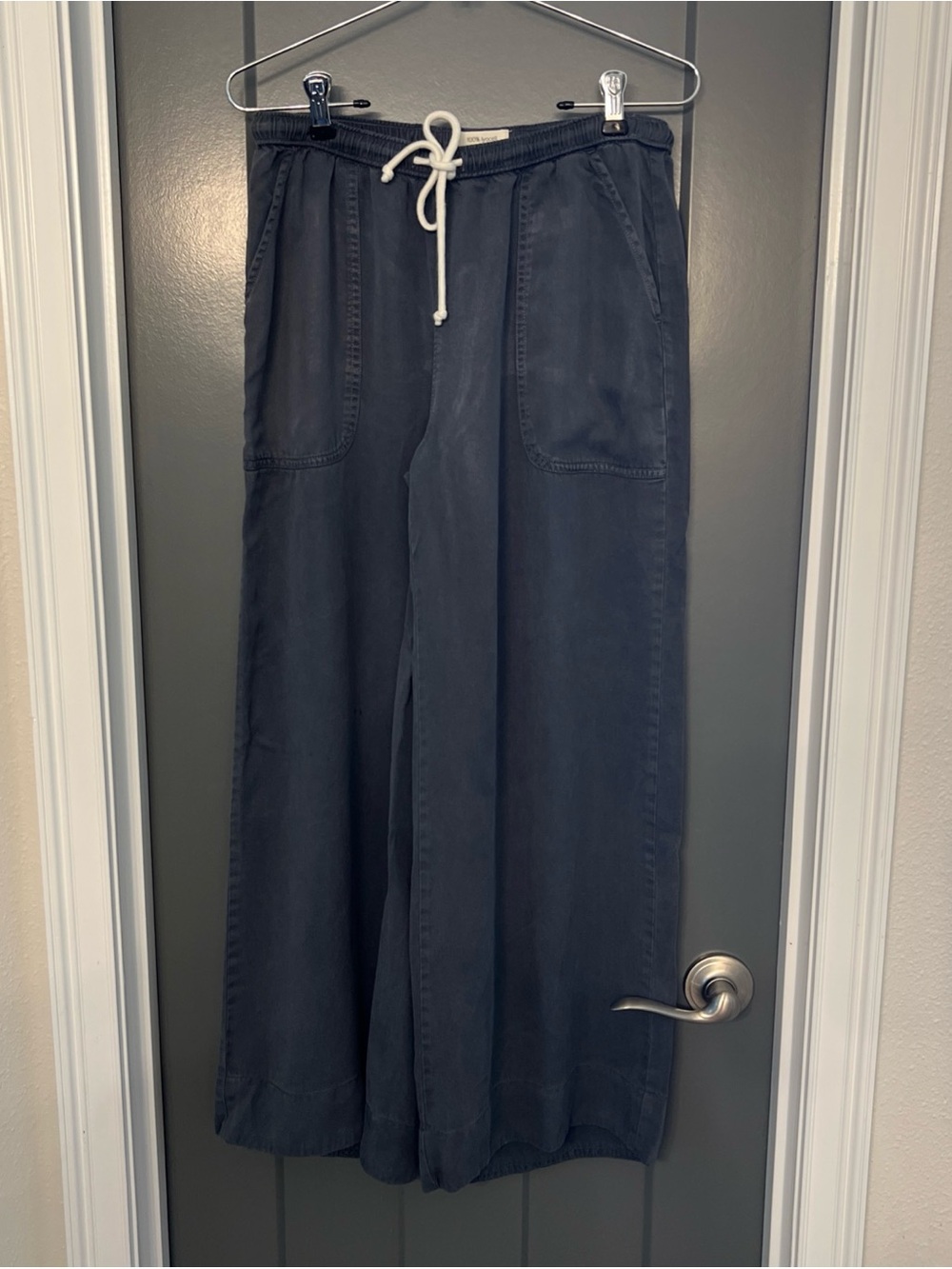 Joie Wide-Leg Drawstring Lyocell pants. Size small, patch pockets, vintage-look